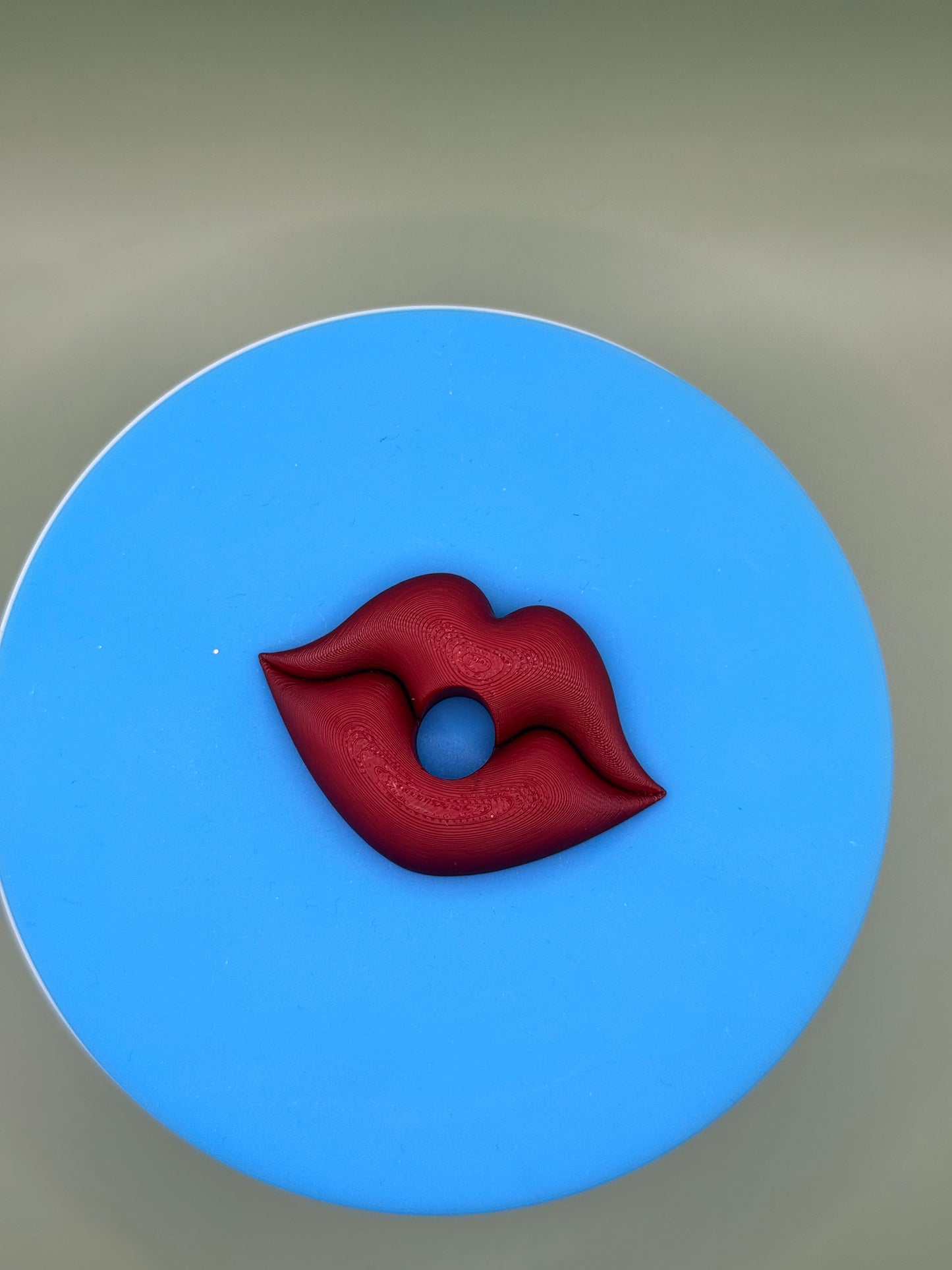 Oversized Lips Topper